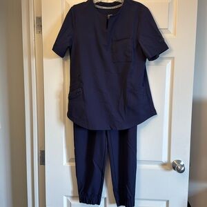 Cuddl Duds Scrubs set - Navy, Size M (top and bottom)